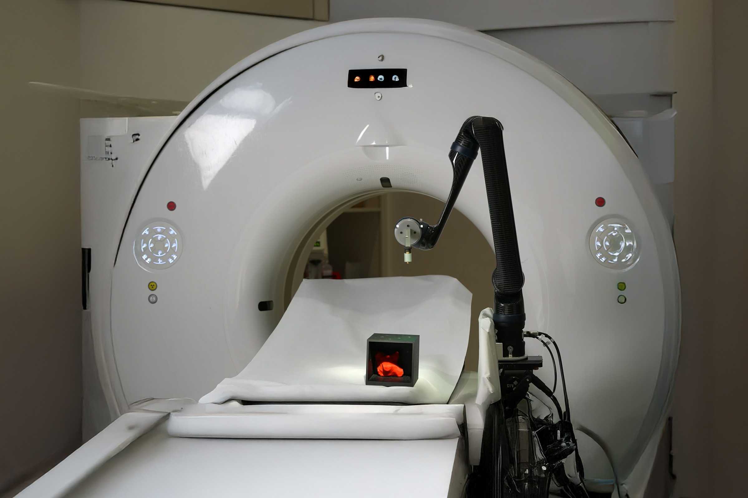 Bonito biopsy robot