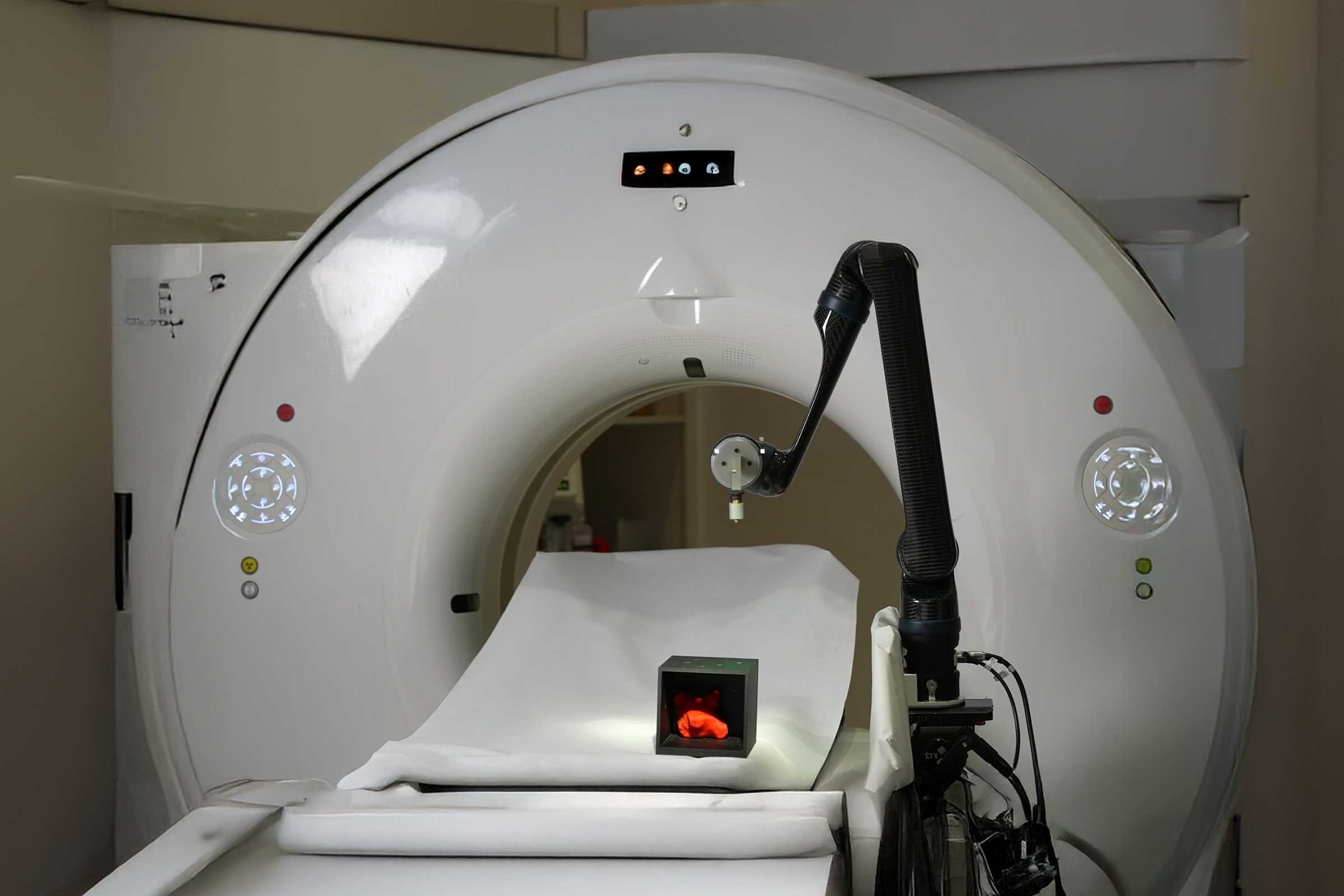Bonito biopsy robot
