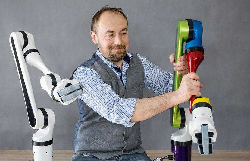 ACCREA Bartek with robots